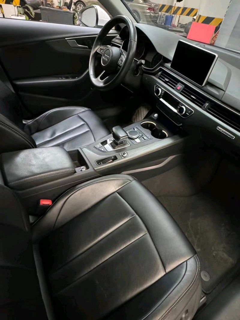 成都17年奥迪A4L5