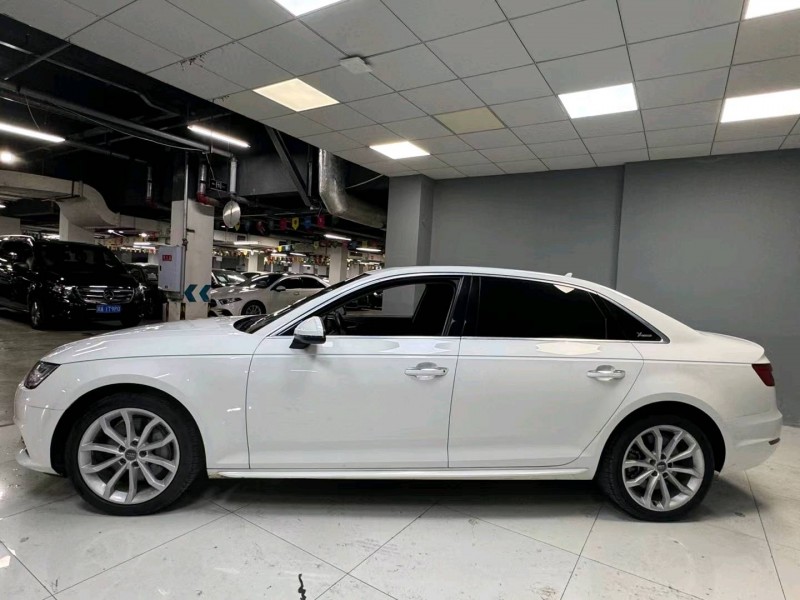 成都17年奥迪A4L8