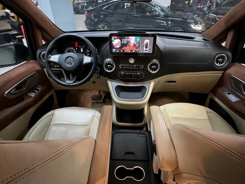 成都17年奔驰威霆4