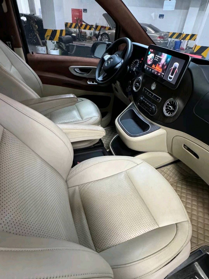 成都17年奔驰威霆5