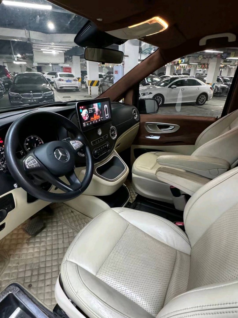 成都17年奔驰威霆6