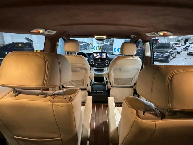 成都17年奔驰威霆7