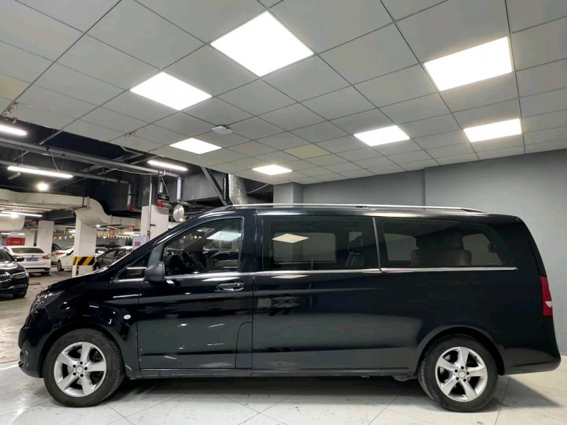 成都17年奔驰威霆9