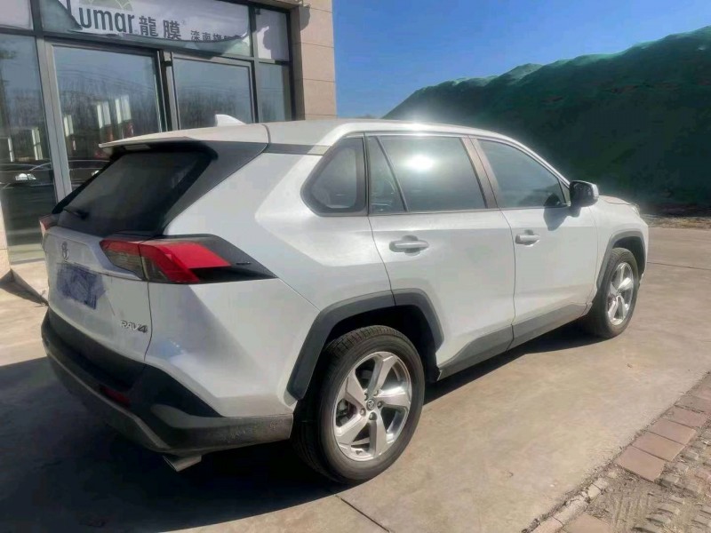 邯郸22年丰田RAV4荣放9