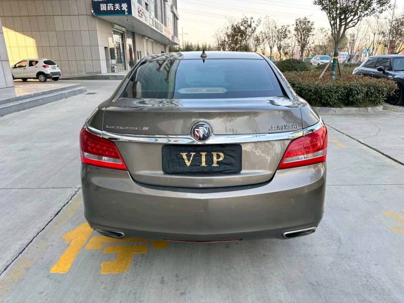 济宁14年别克君越9