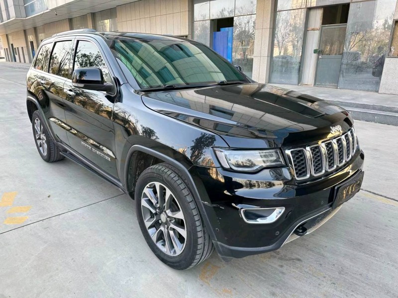 济宁19年Jeep大切诺基2