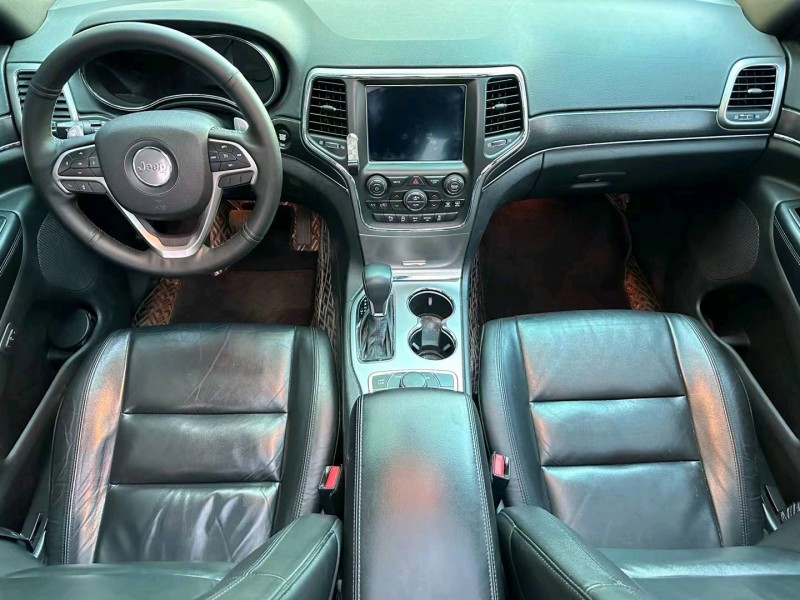 济宁19年Jeep大切诺基4