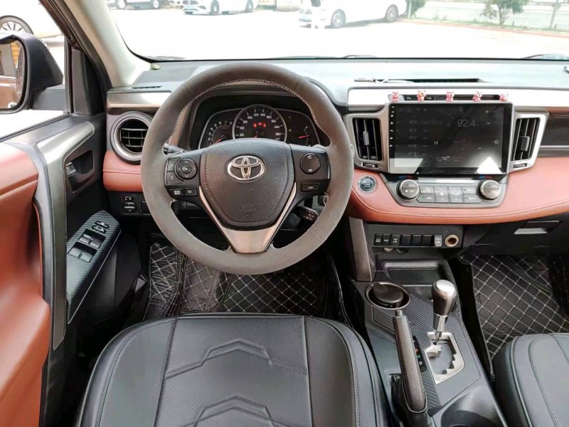 深圳14年丰田RAV48