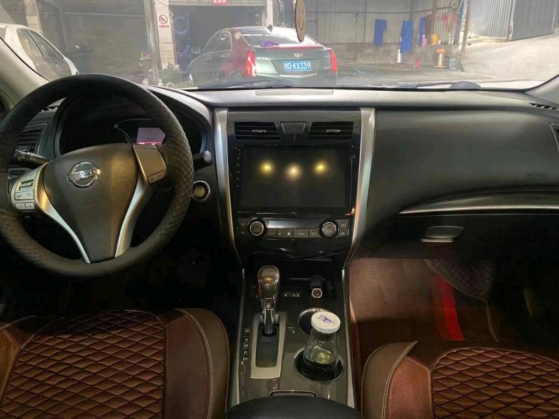 成都15年日产天籁5