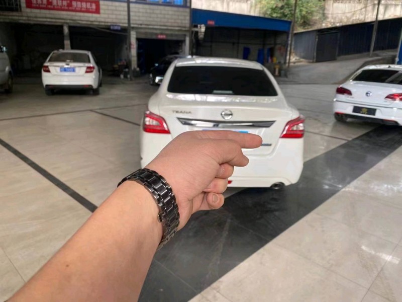 成都15年日产天籁9