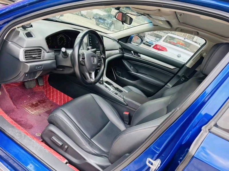 珠海18年本田雅阁8