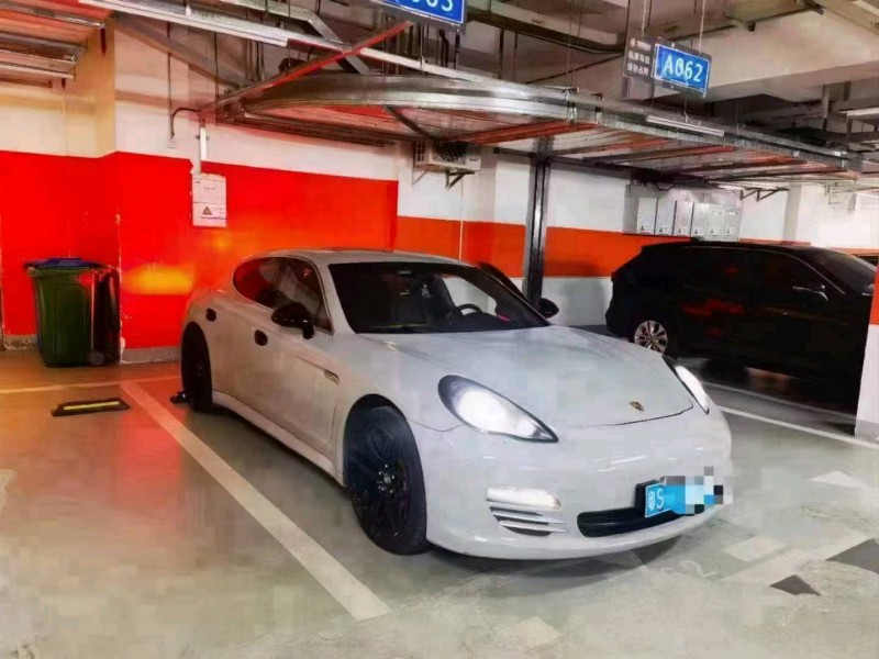 广州10年保时捷帕拉梅拉2