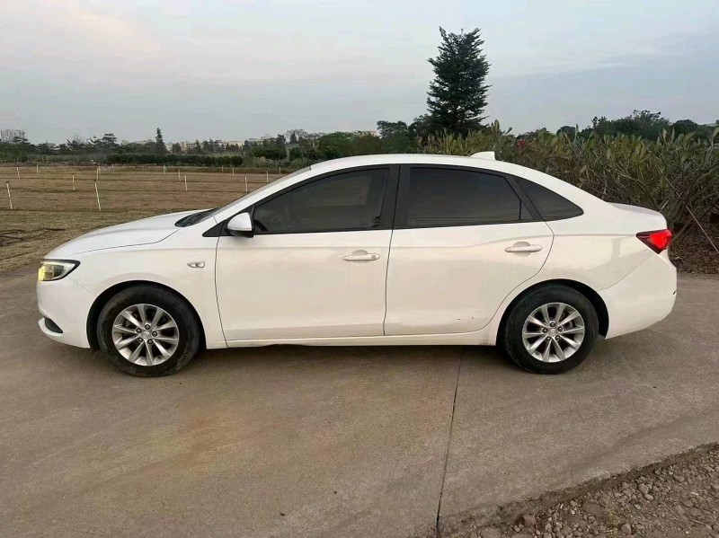 珠海18年别克英朗5