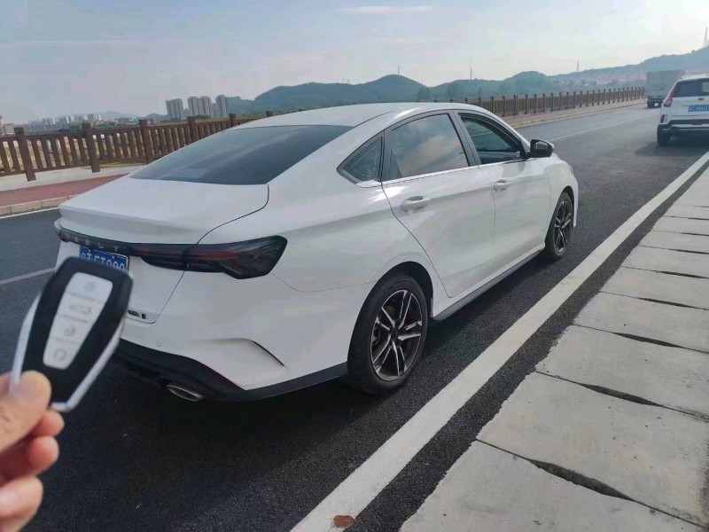 珠海22年吉利缤瑞7
