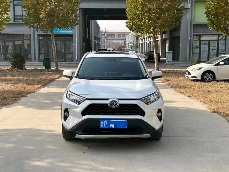 枣庄22年丰田RAV4荣放1