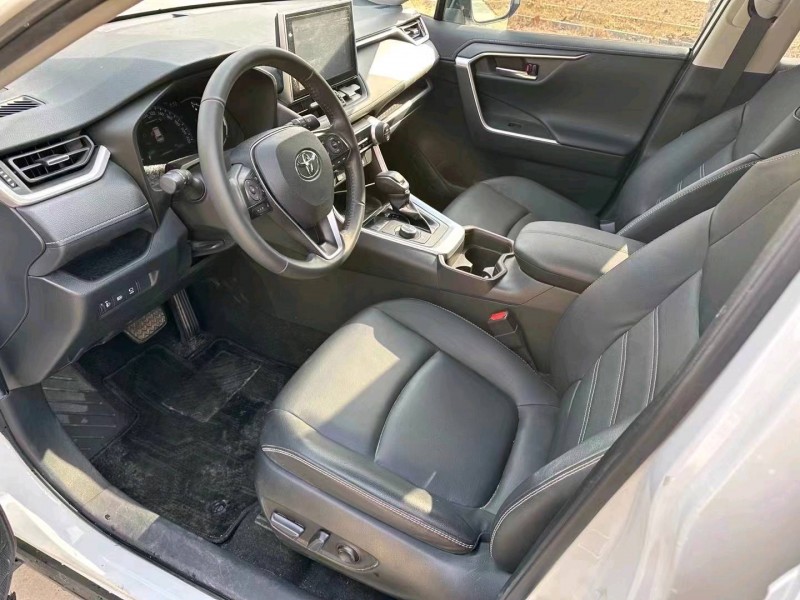 枣庄22年丰田RAV4荣放9