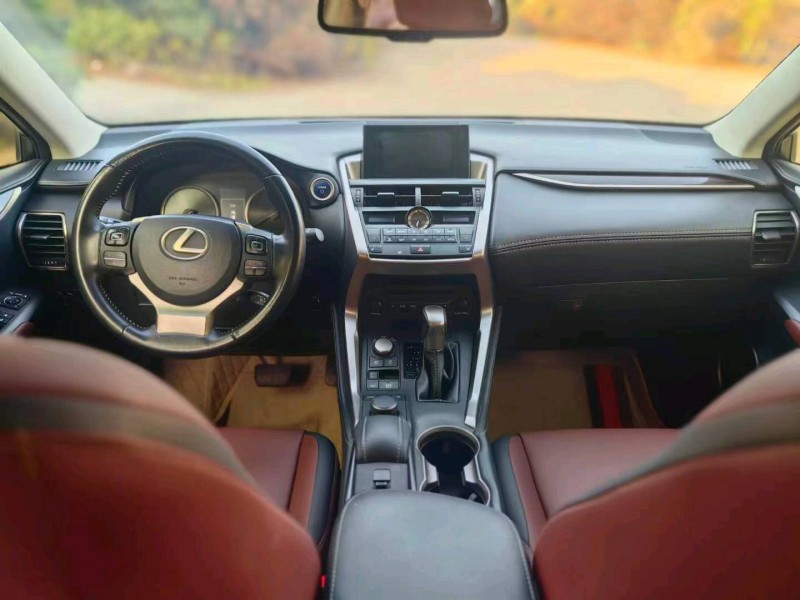 嘉兴15年雷克萨斯NX8
