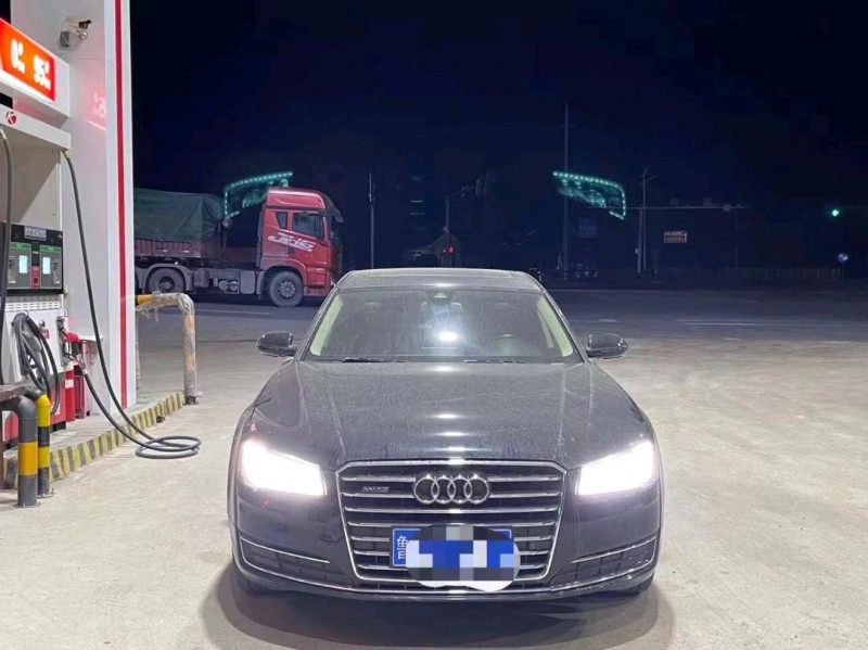 天津14年奧迪A8L1
