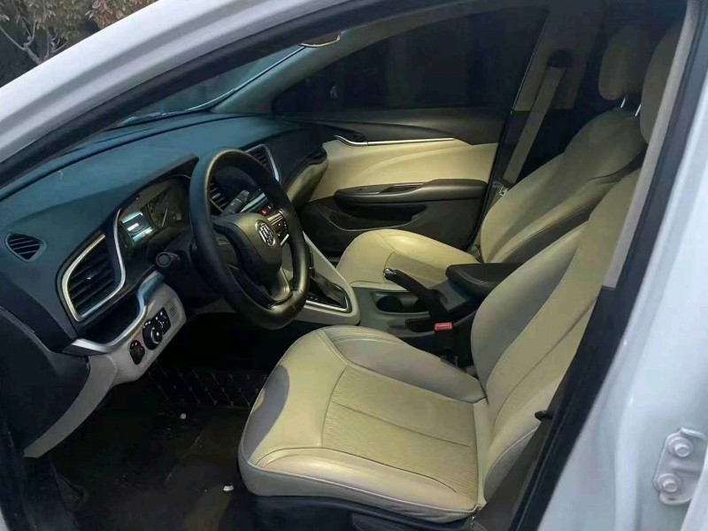 东营17年别克英朗8