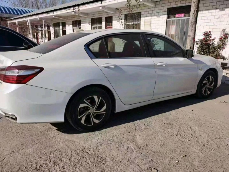 汕头18年本田雅阁8