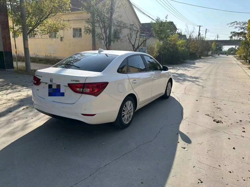 潍坊17年别克英朗8