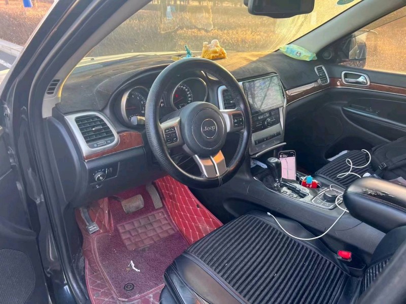 淄博13年Jeep大切诺基2