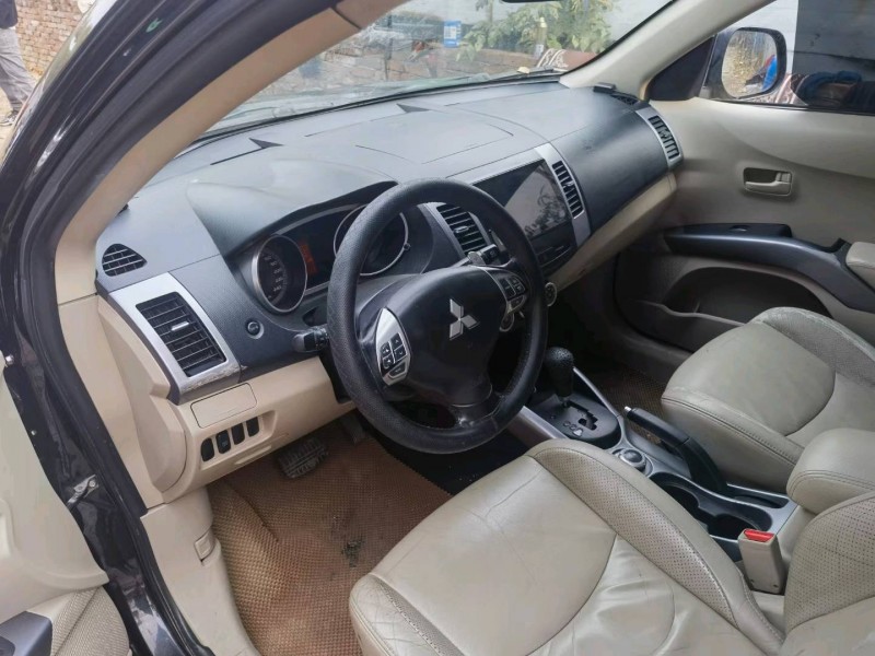 潍坊07年三菱欧蓝德8