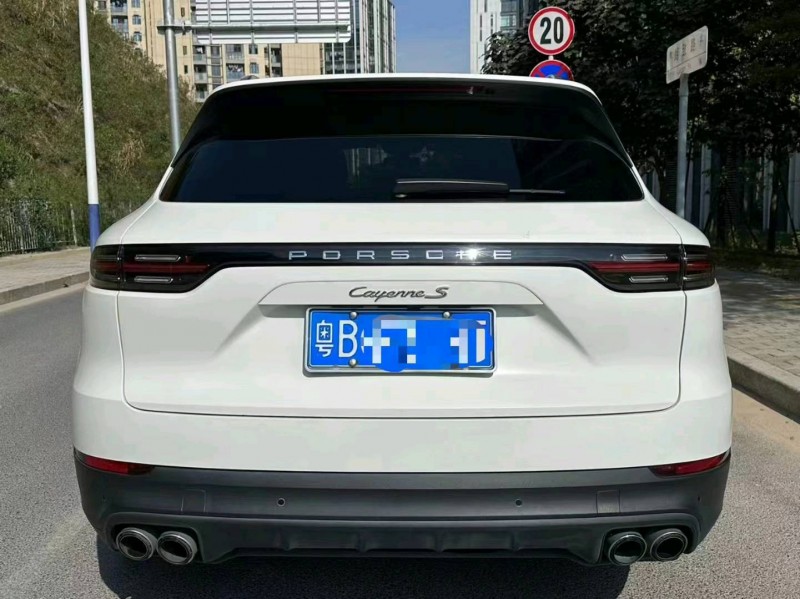 广州20年保时捷卡宴9