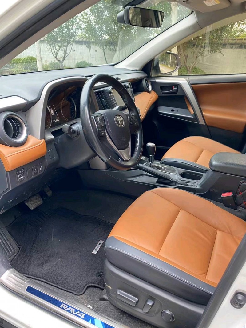 徐州17年丰田RAV4荣放4