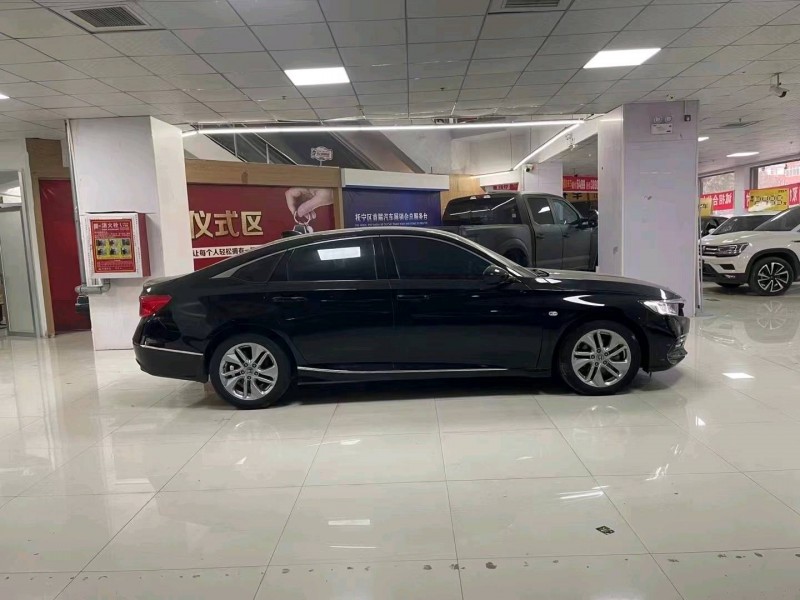 邢台19年本田雅阁4