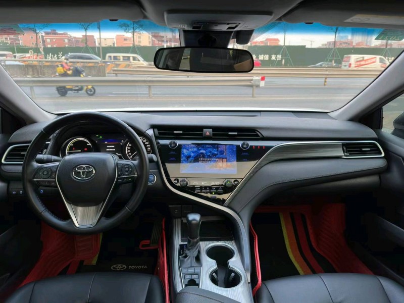 佛山19年丰田凯美瑞8