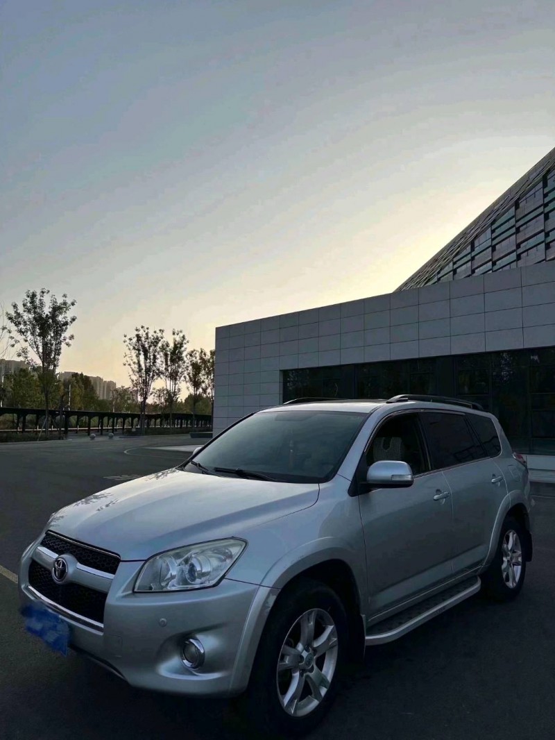 聊城13年丰田RAV42