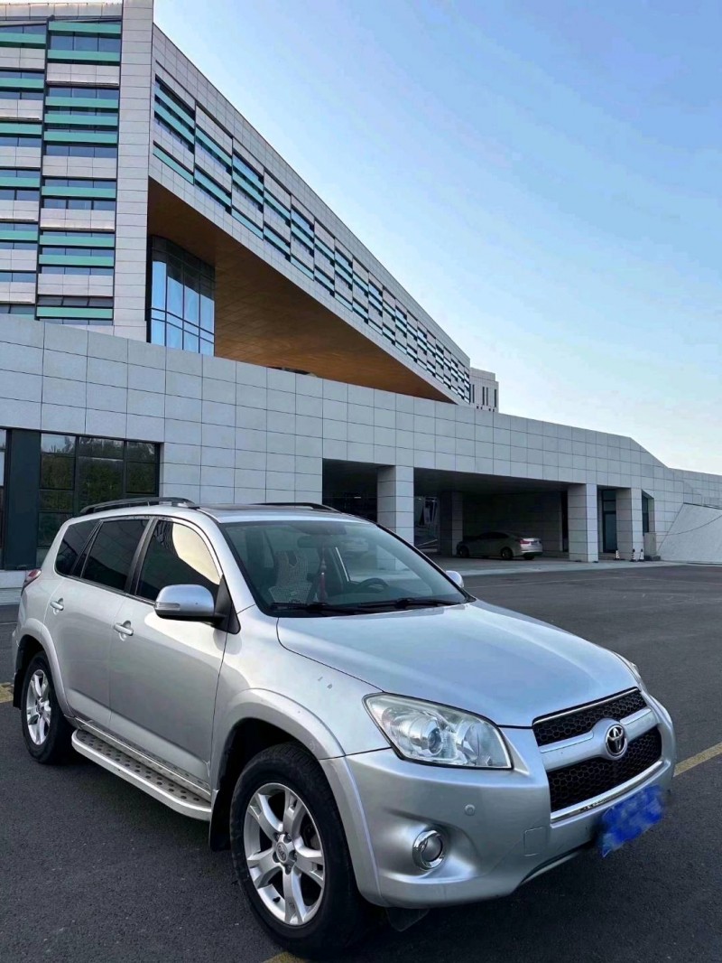 聊城13年丰田RAV43