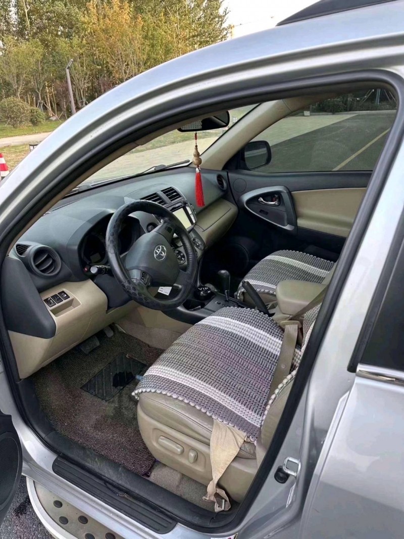 聊城13年丰田RAV47