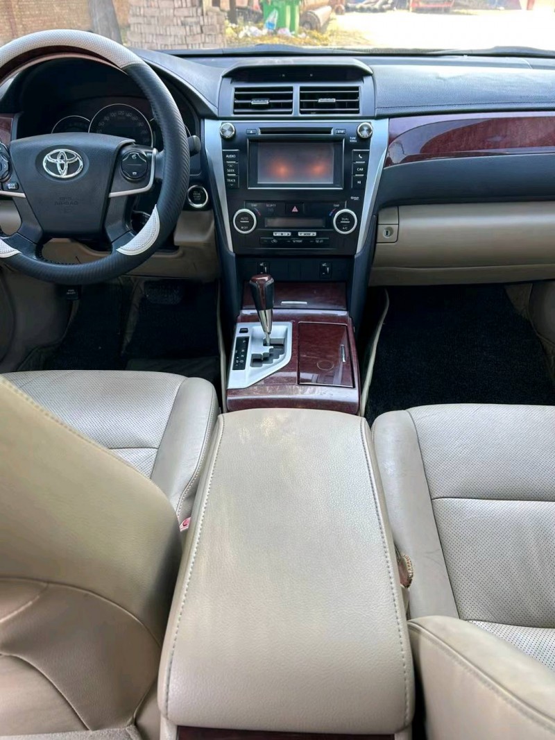 保定13年丰田凯美瑞6