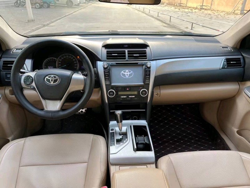 保定13年丰田凯美瑞5