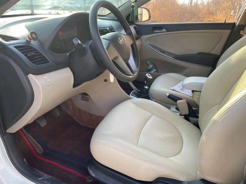 保定15年现代瑞纳6