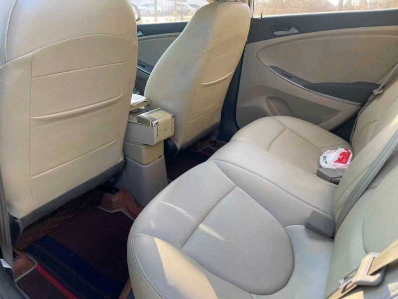 保定15年现代瑞纳8