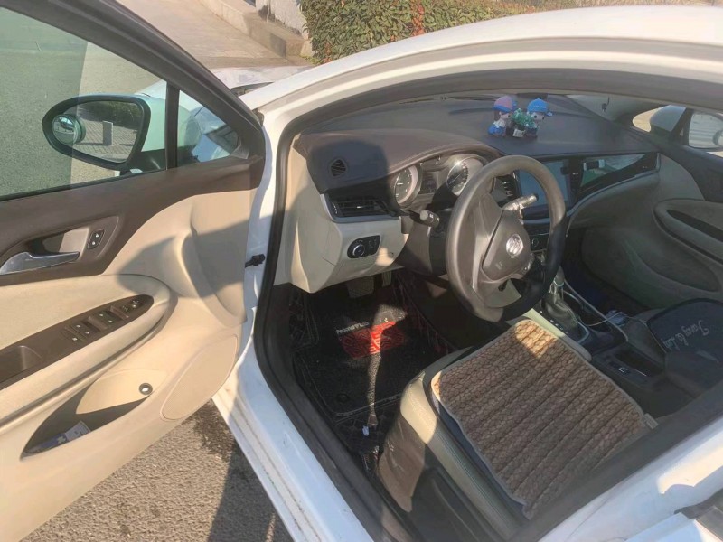 济南17年别克威朗8