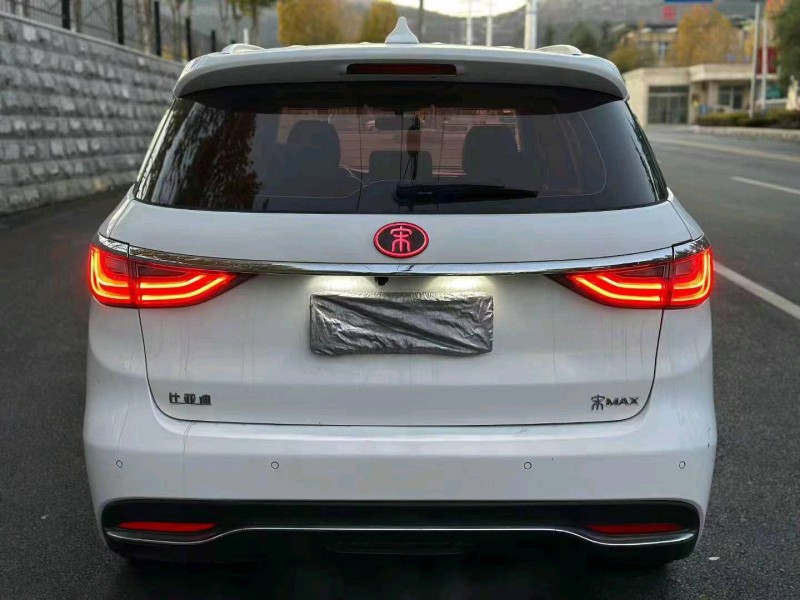 东营18年比亚迪宋MAX2