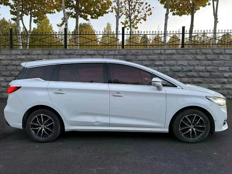 东营18年比亚迪宋MAX5