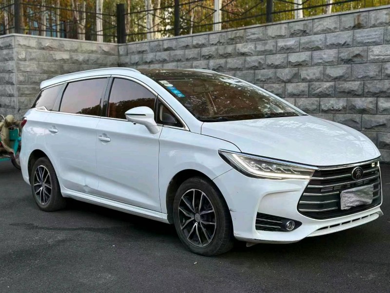 东营18年比亚迪宋MAX9