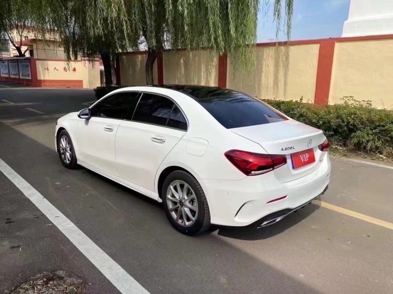 青岛22年奔驰A4