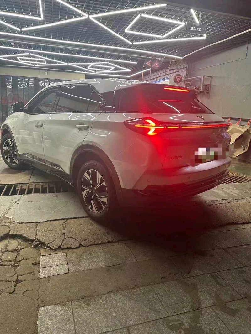邵陽23年哪吒U5
