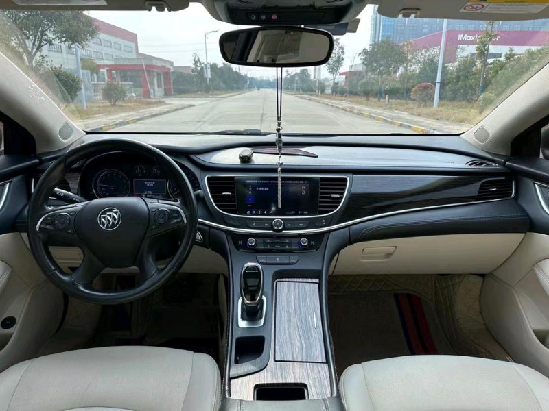 盐城20年别克君越6