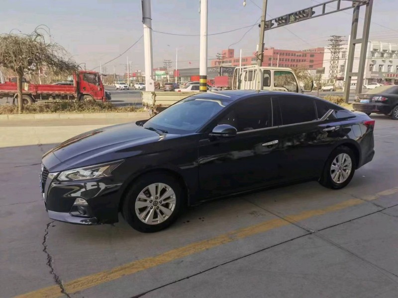 保定20年日产天籁2