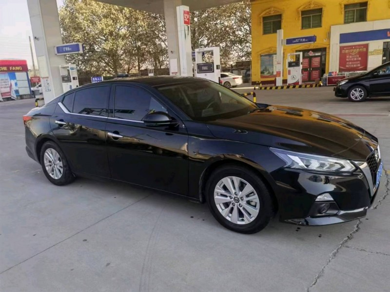 保定20年日产天籁3