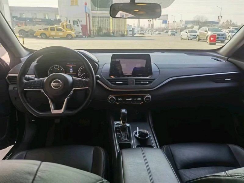 保定20年日产天籁7