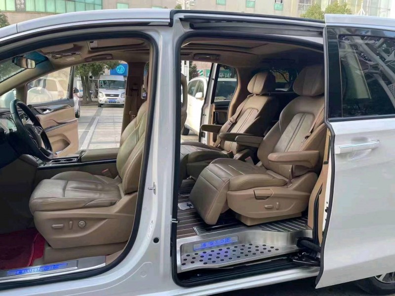 苏州19年别克GL83