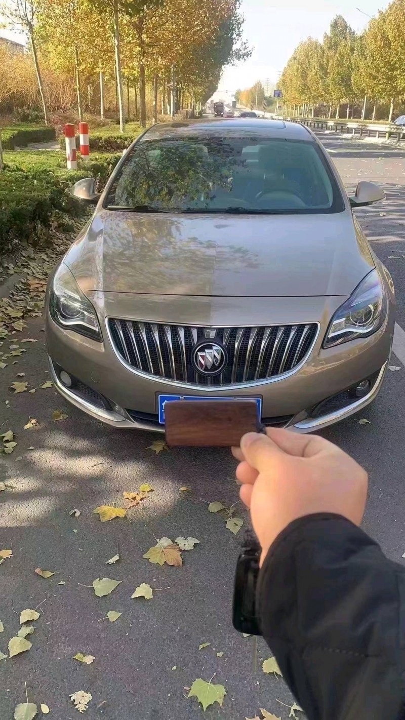 青岛14年别克君威1